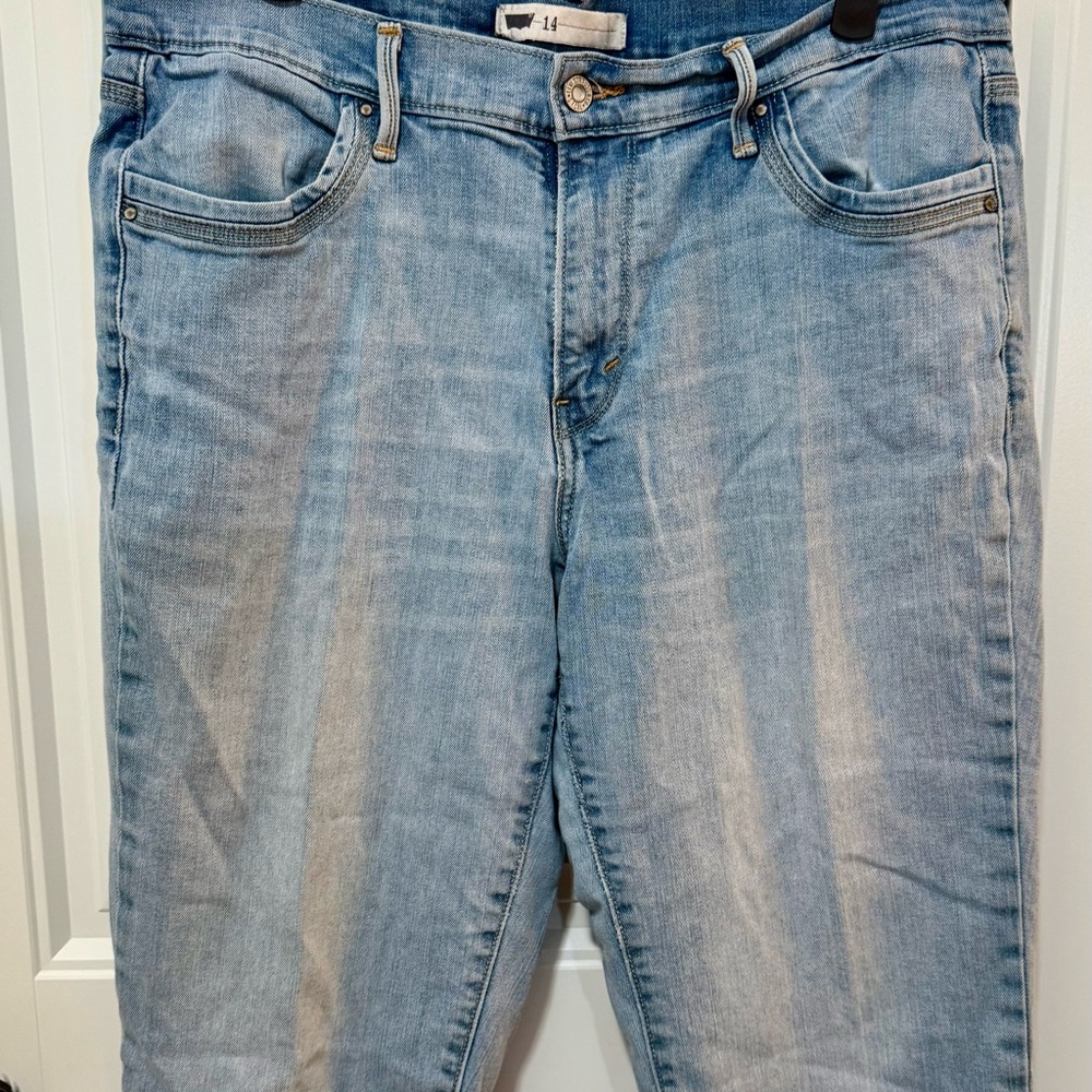 Levi's Women's Light Blue Capri Jeans with Cuffed Hem